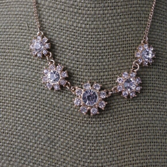 Women`s gold tone floral rhinestone necklace. - Picture 3 of 4